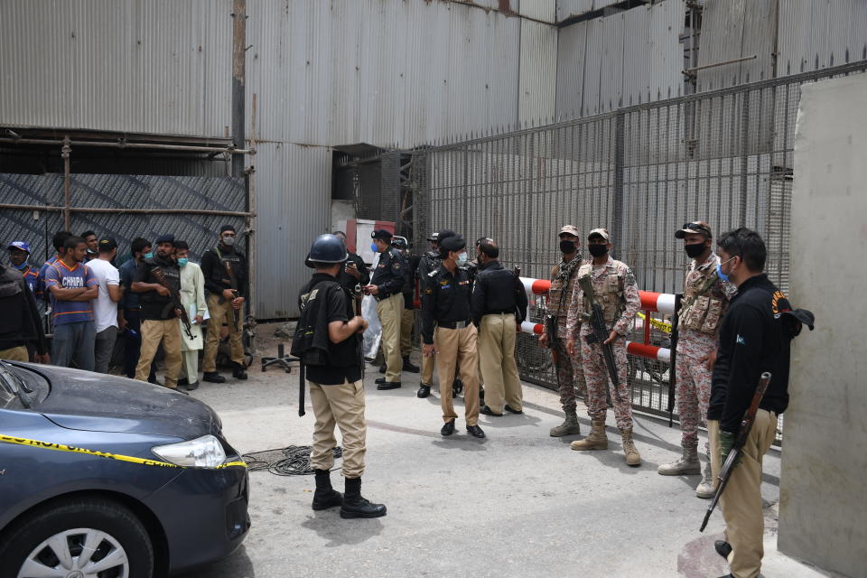 KARACHI, PAKISTAN - JUNE 29: Police officers inspect the site after gunmen attacked the Pakistani stock exchange building in Karachi, Pakistan on June 29, 2020. At least nine people were killed. The dead include four attackers, four Pakistan Stock Exchange security guards and a policeman, Muqaddas Haider, a city police chief, told reporters. At least seven people are also injured. (Photo by Sabir Mazhar/Anadolu Agency via Getty Images)