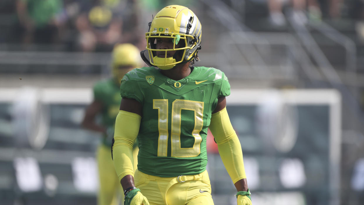 Oregon inside linebacker Justin Flowe (10) will anchor what looks like an elite Ducks defense this season. (AP Photo/Amanda Loman)