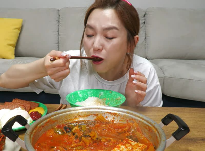 ▲擁有5百萬訂閱的南韓網紅Hamzy，以吃播的的ASMR走紅。（圖／翻攝Youtube頻道Hamzy）