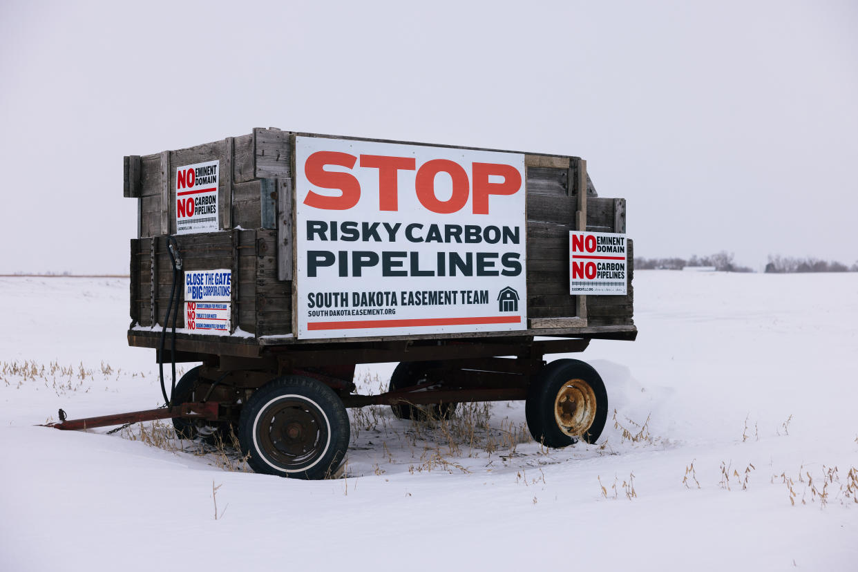 Oposición a un oleoducto de captura de carbono en Hartford, Dakota del Sur, el 21 de diciembre de 2022. (Alyssa Schukar/The New York Times)