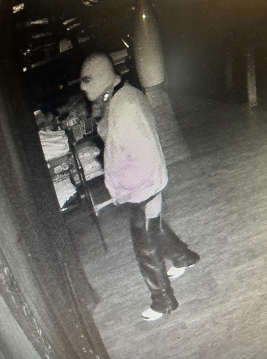 The image shows the suspect armed with a crowbar.