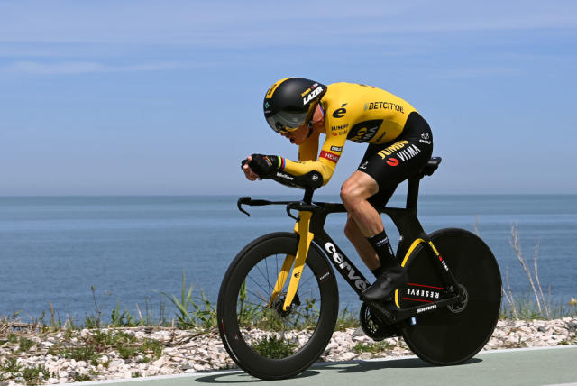 Giro d'Italia: Remco Evenepoel flies across time trial course for victory  and first maglia rosa