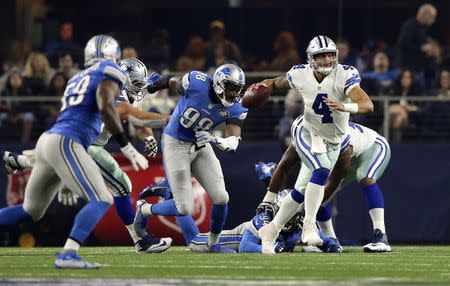 Dec 26, 2016; Arlington, TX, USA; Dallas Cowboys quarterback Dak Prescott (4) throws as Detroit Lions defensive end Devin Taylor (98) chases during the game at AT&T Stadium. Mandatory Credit: Kevin Jairaj-USA TODAY Sports