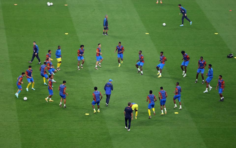 Ecuador players during the warm up before the match - REUTERS/Molly Darlington 