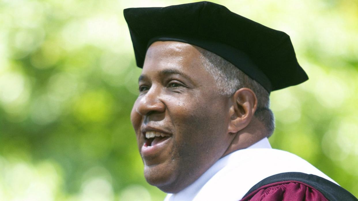 Robert F. Smith, Unternehmer aus den USA, verkündete die Übernahme von Studentenkrediten. Foto: Steve Schaefer