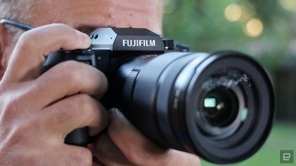 <p>Fujifilm X-H2S review</p>
