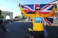 Après une carrière exceptionnelle sur la piste (trois médailles d'or olympique en poursuite), "Wiggo" a connu une consécration encore supérieure en 2012, en devenant le premier Britannique vainqueur du Tour de France, puis en remportant l'or olympique du contre-la-montre. Avant de tirer sa révérence en 2016, le champion aux rouflaquettes s'est même offert à Rio une cinquième médaille d'or olympique (poursuite par équipes). La classe. (Photo : Tim de Waele/Corbis via Getty Images)