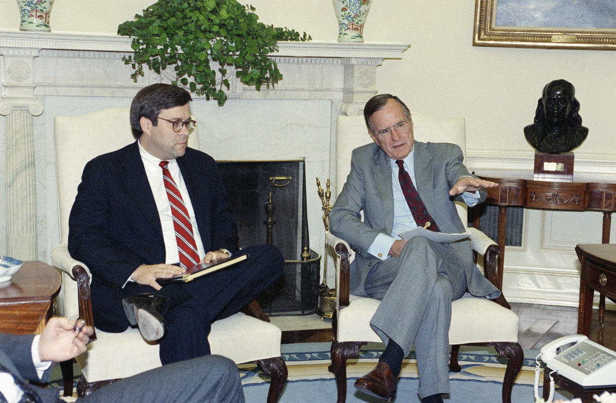 William Barr, left, is seen in 1992 with President George H.W. Bush when Barr was serving as U.S. attorney general. (Photo: ASSOCIATED PRESS)