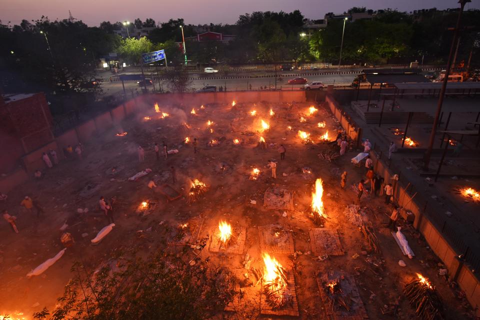 NEW DELHI, INDIA - APRIl 23: COVID-19 victims being cremated at Seemapuri crematorium, on April 23, 2021 in New Delhi, India. (Photo by Amal KS/Hindustan Times via Getty Images)