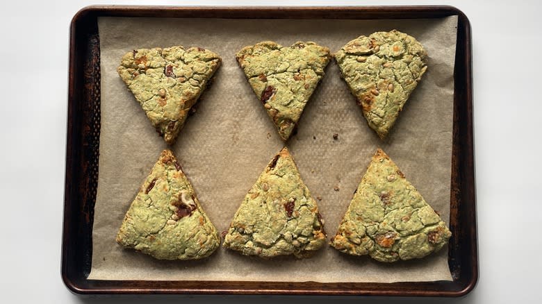 Triangular greenish-brown scones in a pot