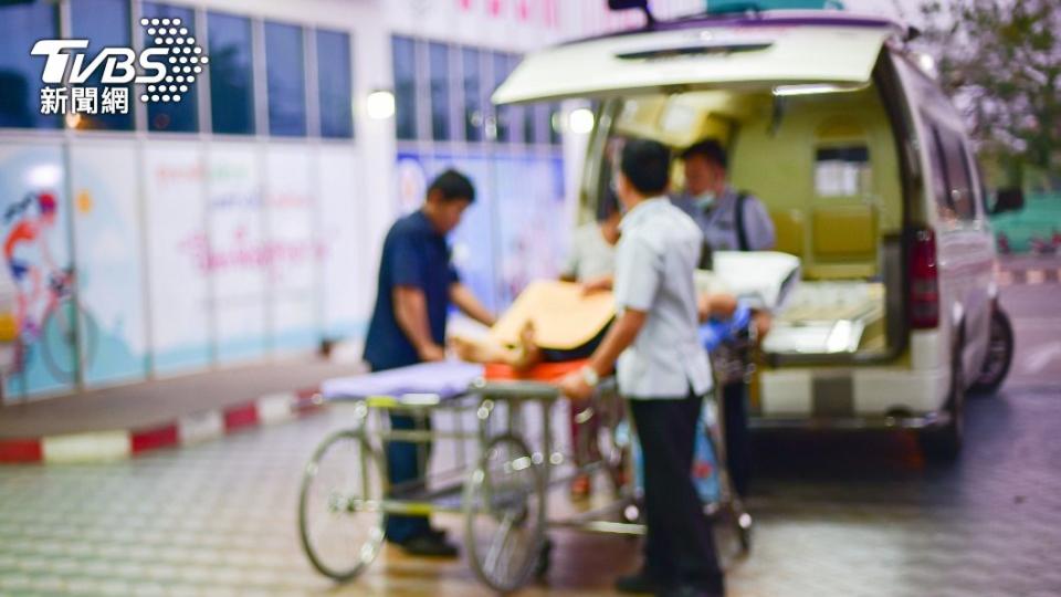 救護車載往台大途中，孕婦失去生命跡象。（示意圖／shutterstock達志影像）