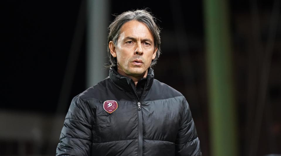     L'allenatore della Reggina 1914 Pippo Inzaghi guarda durante la partita di Serie B tra Reggina 1914 e Bari allo Stadio Oreste Granillo il 17 dicembre 2022 a Reggio Calabria, Italia. 