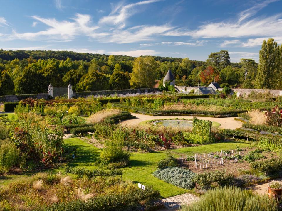 With a chateau no longer there, Valmer is all about its garden and wine (Léonard de Serres)