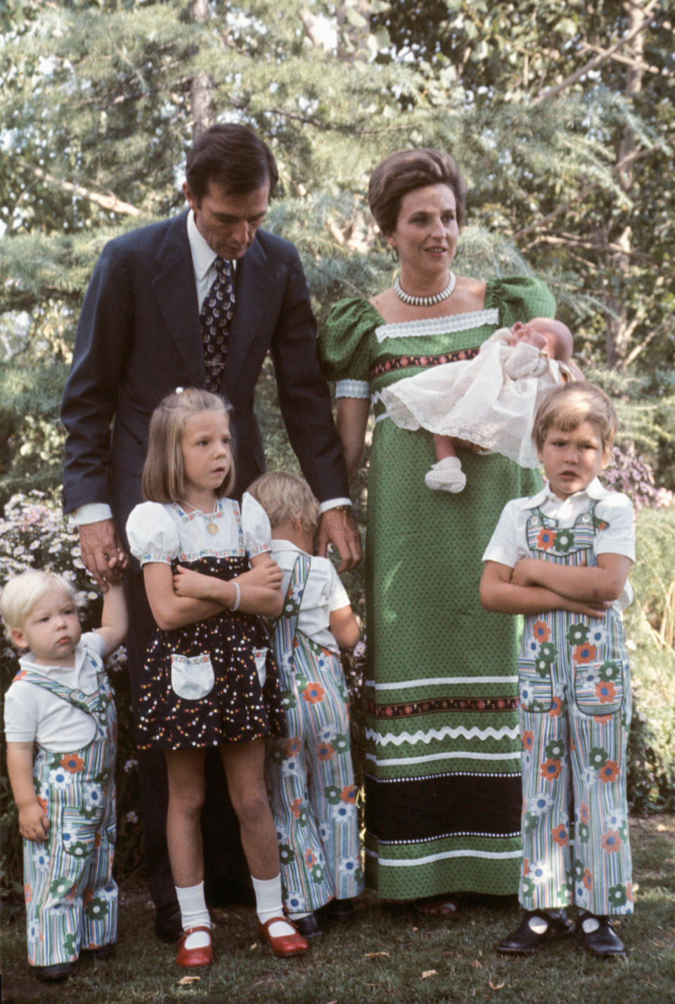 Posteriormente llegaron Bruno, Beltrán y Fernando, nacidos en 1971, 1973 y 1974 respectivamente. Esta instantánea ya recoge al clan al completo en Madrid. (Foto: Gianni Ferrari /Getty Images).