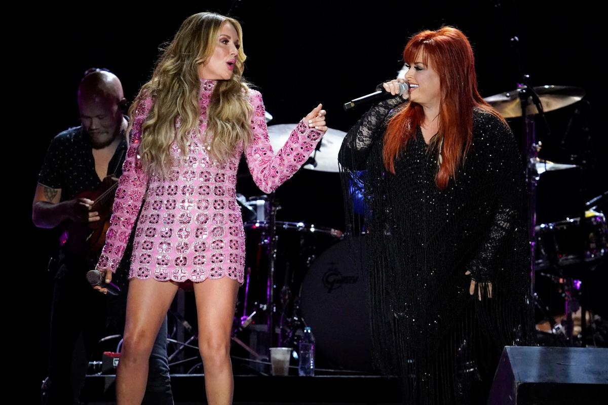 Wynonna Judd joins Carly Pearce onstage for CMA Fest surprise performance