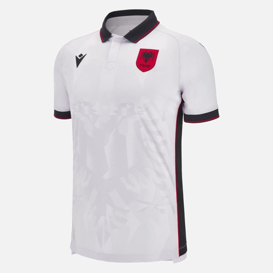 Albania away (Macron)