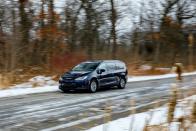 <p>2018 Chrysler Pacifica hybrid</p>