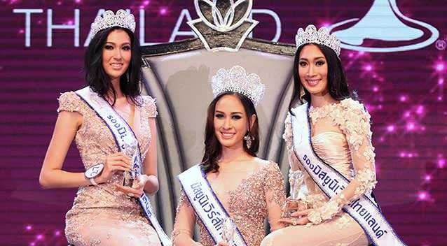 Weluree Ditsayabut, center, poses with two runner-ups Pimbongkod Chankaew, left, and Sunnanipa Krissanasuwan, right, after the Miss Universe Thailand beauty pageant competition in Bangkok, Thailand. Photo: AP