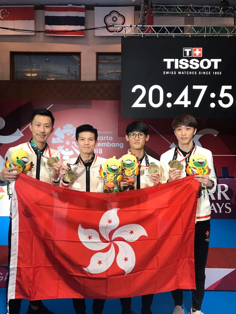 林衍聰（左一）2018年獲得第三面亞運會獎牌，助香港佩劍隊成功在國際比賽受注目。