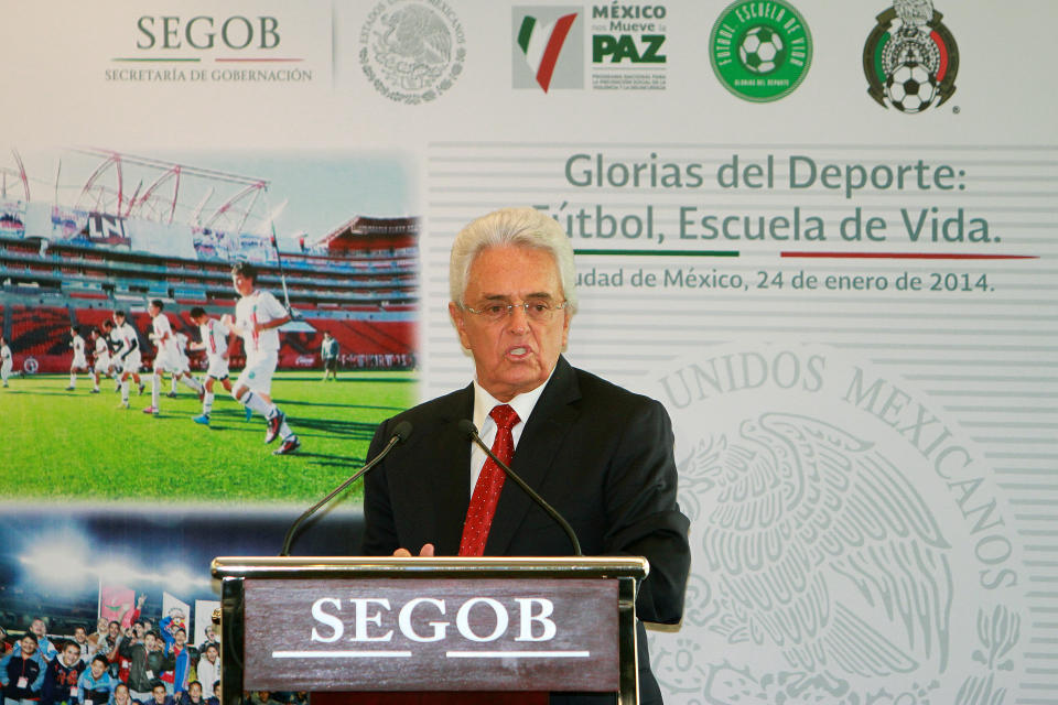 DISTRITO FEDERAL, MEXICO - ENERO 24: Justino Compean, Presidente de la Federacion Mexicana de Futbol durante la conferencia para dar a conocer el proyecto Glorias del Deporte, Futbol escuela de Vida, en las instalaciones de la FEMEXFUT el 24 de enero de 2014 en el Distrito Federal, Mexico. (Foto: Hugo Avila/JAM MEDIA)