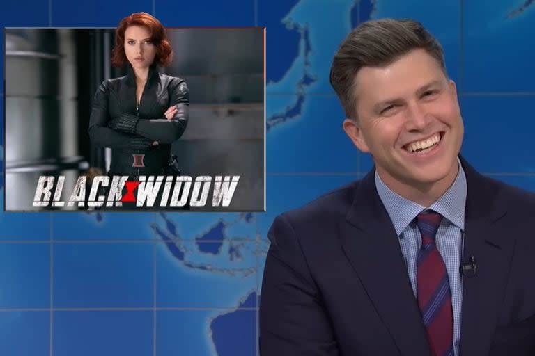 El incómodo chiste de Colin Jost sobre las películas de su esposa, Scarlett Johansson: “Es una broma, amor”