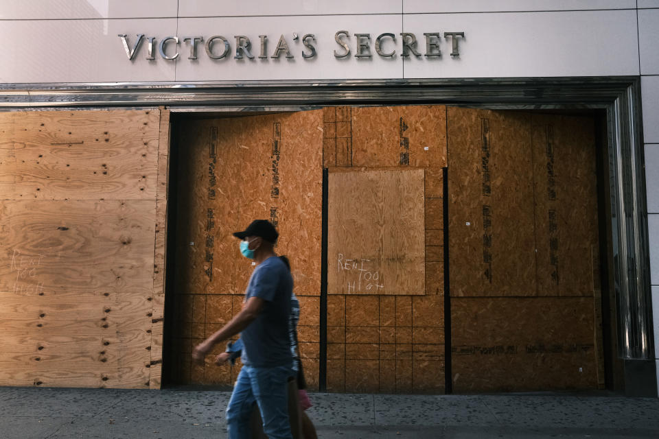 NEW YORK, NEW YORK - OCTOBER 15: People walk by a closed Victoria's Secret on October 15, 2020 in New York City. As American workers continue to struggle in an economy brought down by COVID-19, new jobless claims rose to 898,000 last week. It was the highest number since August 22 and represented a gain of 53,000 from the previous week’s upwardly revised total of 845,000.  (Photo by Spencer Platt/Getty Images)