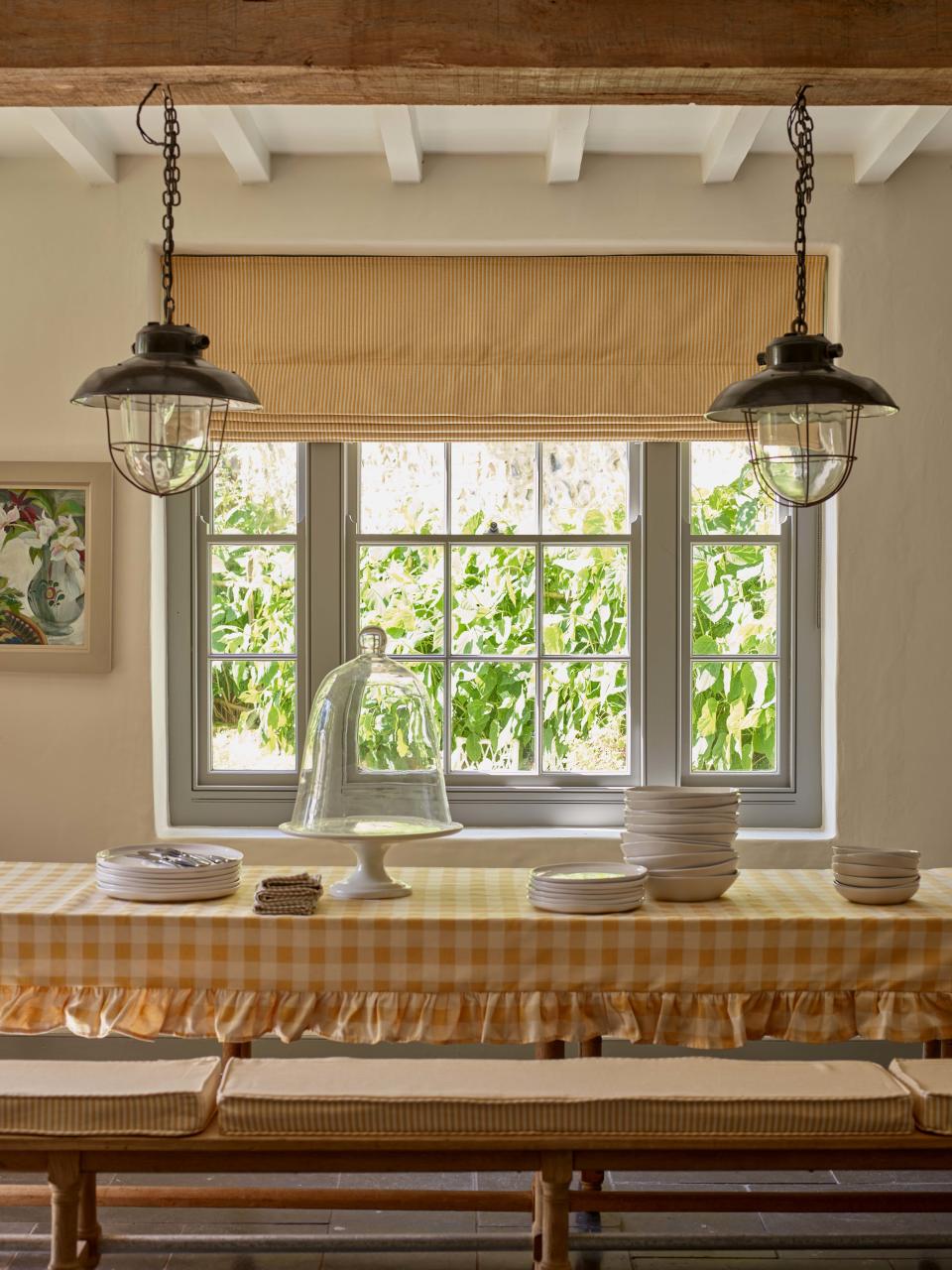 6. Put the focus on the smaller details in a dining room