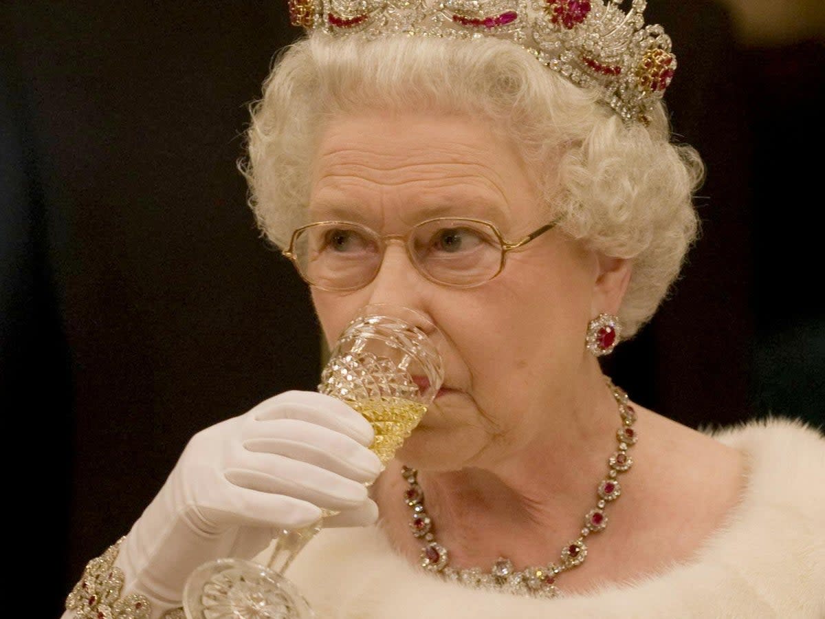 Queen Elizabeth II at a state banquet inside Brdo Castle near Ljubljana, Slovenia, October 2008 (Arthur Edwards/The Sun/PA Archive/PA Images)