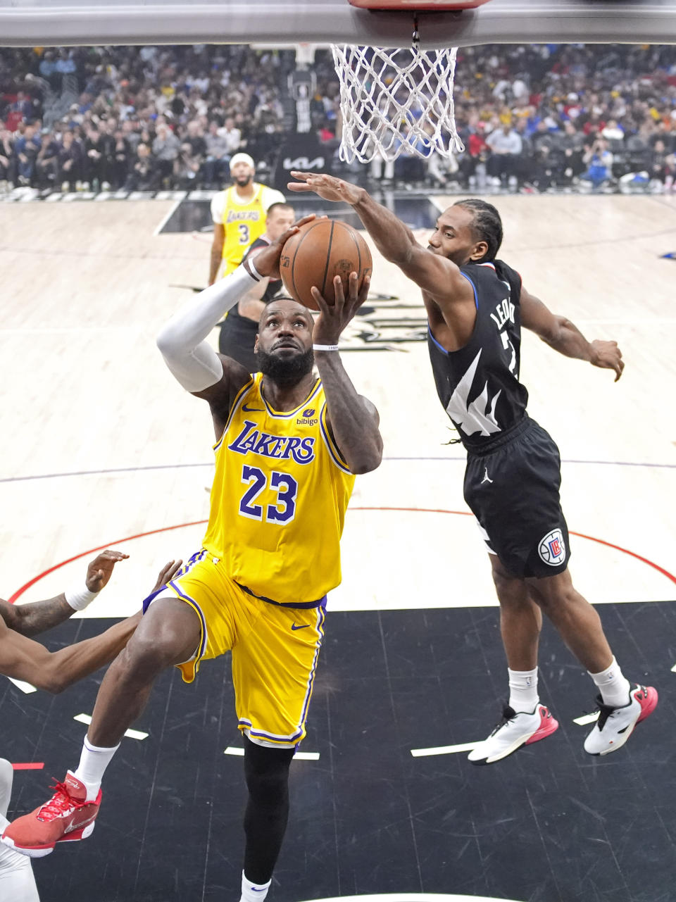 Los Angeles Lakers forward LeBron James, left, shoots as Los Angeles Clippers forward Kawhi Leonard defends during the first half of an NBA basketball game Wednesday, Feb. 28, 2024, in Los Angeles. (AP Photo/Mark J. Terrill)