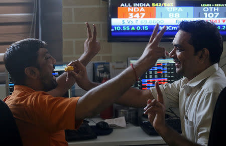 Brokers react after seeing the election result at a stock brokerage firm in Mumbai, India, May 23, 2019. REUTERS/ Francis Mascarenhas