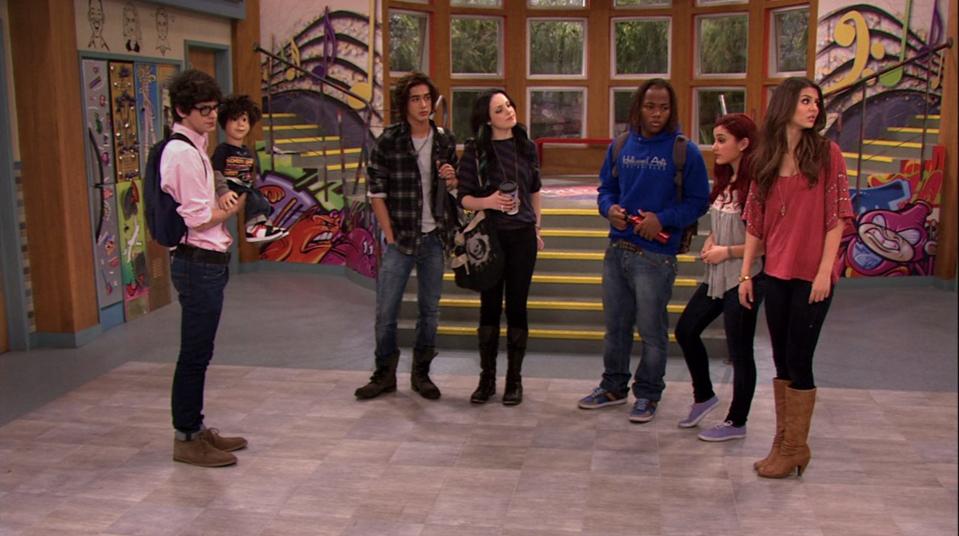 From left: Matt Bennett, Avan Jogia, Elizabeth Gillies, Leon Thomas III, Ariana Grande, and Victoria Justice in "Victorious."