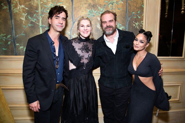 A Vanessa Hudgens se le unieron en la presentación de Downtown Owl el guionista y director Hamish Linklater, la codirectora y estrella Lily Rabe y David Harbour