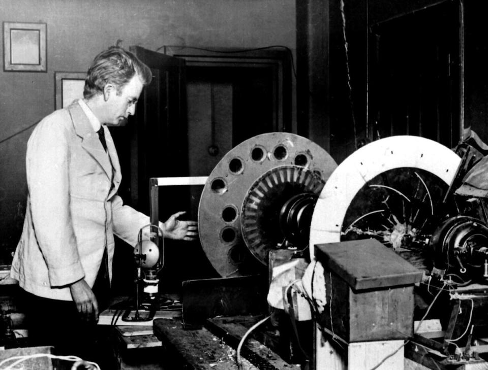 John Logie Baird shows the apparatus for the world’s first successful demonstrations of instantaneous, living, moving scenes by wire and wireless – the television – in 1926 (PA) (PA Archive)