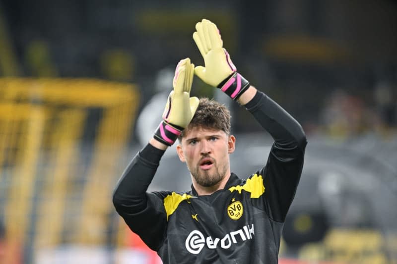 Dortmund goalkeeper Gregor Kobel greets the fans prior to the start of the UEFA Champions League round of 16 second leg soccer match between Borussia Dortmund and PSV Eindhoven at Signal Iduna Park. Bernd Thissen/dpa