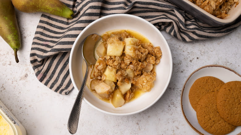 baked ginger pear crisp