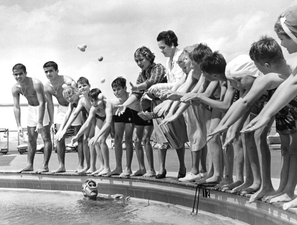 Twins contest and an underwater egg hunt at the Everglades pool in 1960. John Pineda/Miami Herald File