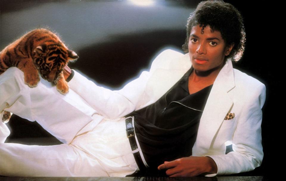 Es dauerte keine Minute, bis die legendäre Comeback-Show des "King of Pop" im Jahr 2009 ausverkauft war. Immerhin schrieb Michael Jackson mit Songs wie "Thriller" oder "Beat It" Musikgeschichte. Doch nur 18 Tage vor dem ersten Konzert verstarb der Sänger. Todesursache? Eine Überdosis Propofol. (Bild: Sony BMG)