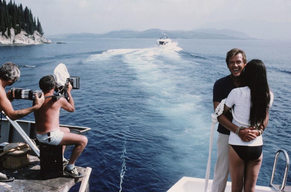 95 Incredible Behind-The-Scenes Photos That Take You Onto the Set of the James Bond Movies