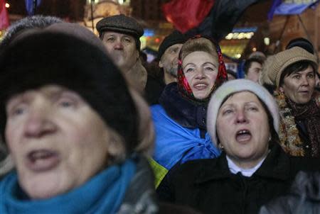 Pro-European integration protesters attend a rally at Independence Square in Kiev January 16, 2014. REUTERS/Gleb Garanich