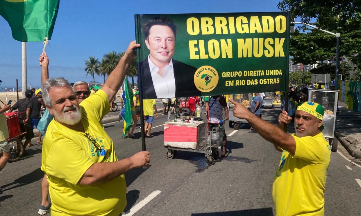 <span>Supporters of ex-president Jair Bolsonaro hold up a sign saying ‘Thank you Elon Musk.’ </span><span>Photograph: Tom Phillips/The Guardian</span>