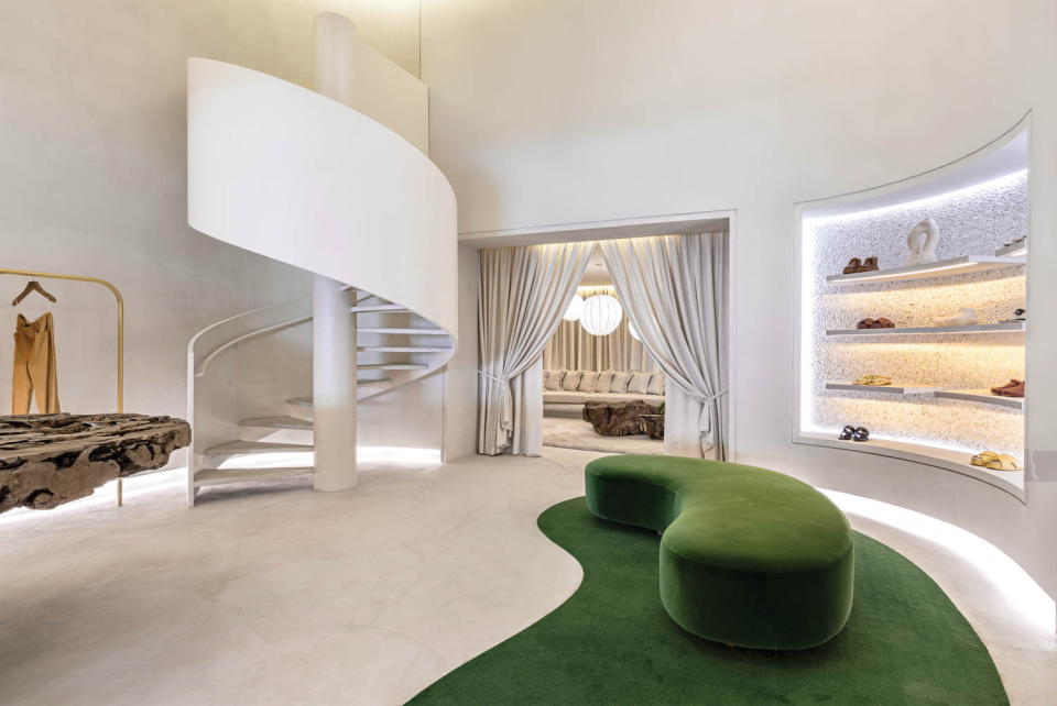 Chris Belos boutique in Belo Horizonte, Brazil, designed by Carolina Maluhy + Partners.