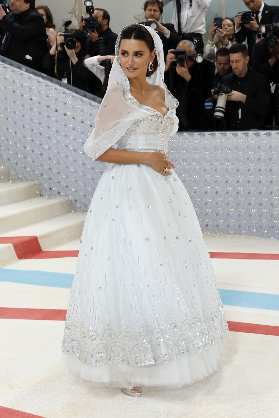 new york, new york may 01 penélope cruz attends the 2023 met gala celebrating karl lagerfeld a line of beauty at the metropolitan museum of art on may 01, 2023 in new york city photo by mike coppolagetty images