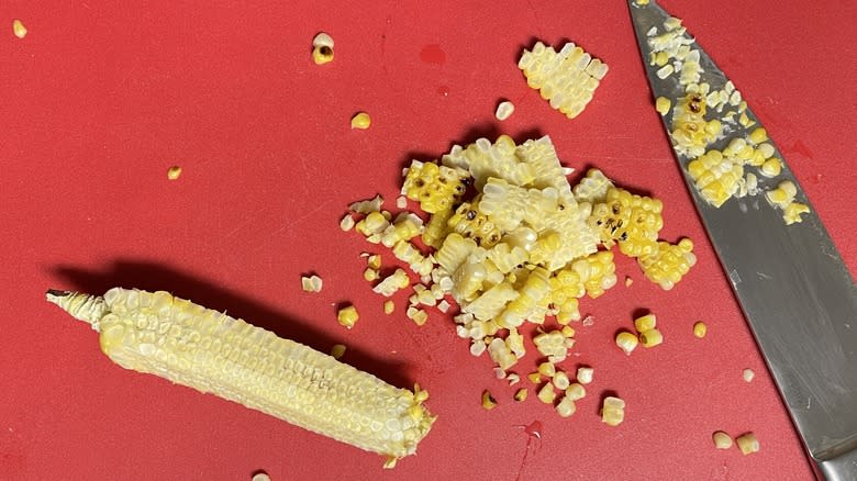 slicing corn kernels off ear