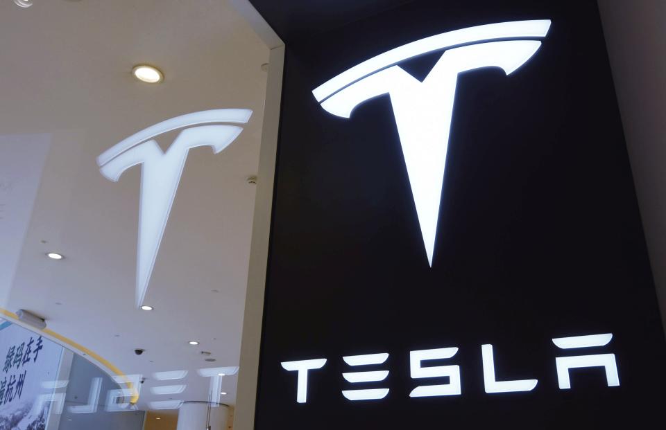 HANGZHOU, CHINA - APRIL 21: A Tesla logo is seen at a Tesla store on April 21, 2020 in Hangzhou, Zhejiang Province of China. (Photo by Long Wei/VCG via Getty Images)