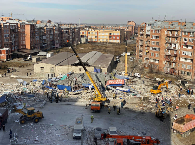 俄羅斯弗拉季卡夫卡茲當地的超市發生爆炸，整棟建築物被夷為平地。（圖／達志／路透社）