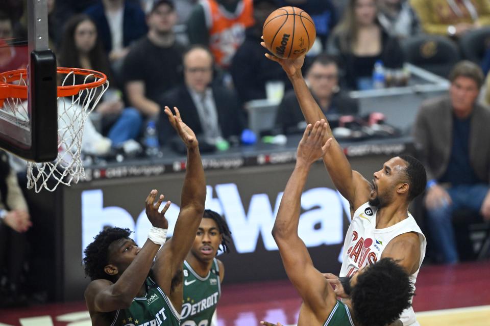 Cleveland Cavaliers forward Evan Mobley (4) shoots against the Detroit Pistons in the first quarter at Rocket Mortgage FieldHouse in Cleveland on Saturday, March 4, 2023.