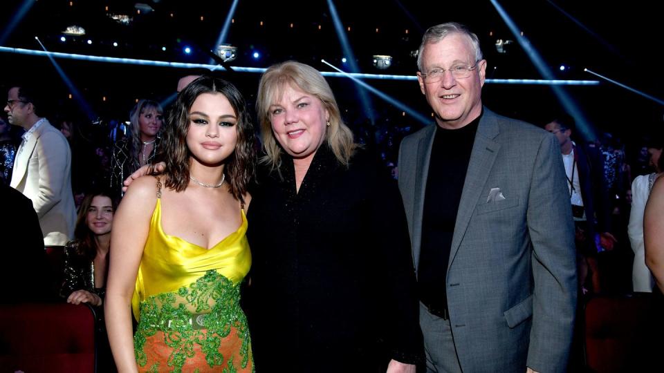 2019 american music awards roaming show and backstage