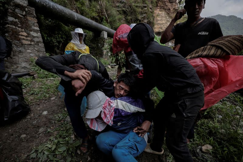 The Wider Image: Nepal's honey gatherers say fewer hives threaten tradition