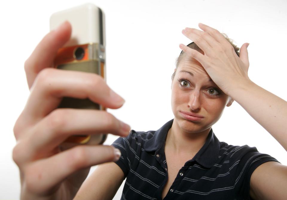 Cybercriminals are targeting cell phones this holiday season. (Photo: Getty Images)