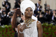 Cynthia Erivo llega a la gala a beneficio del Instituto del Vestido del Museo Metropolitano de Arte para celebrar la inauguración de la exposición "In America: An Anthology of Fashion" el lunes 2 de mayo de 2022 en Nueva York. (Foto Evan Agostini/Invision/AP)